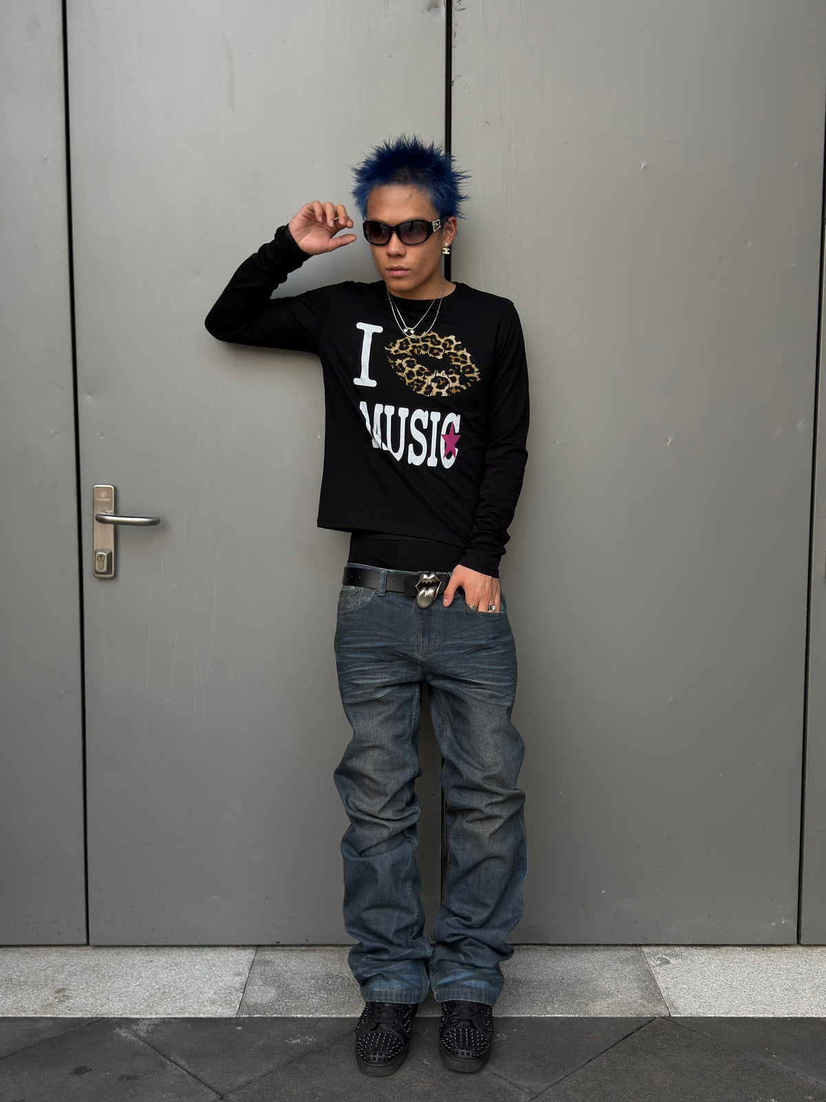 *RYE CHASIN “I KISS MUSIC” Y2K VINTAGE LONG SLEEVE TEE
