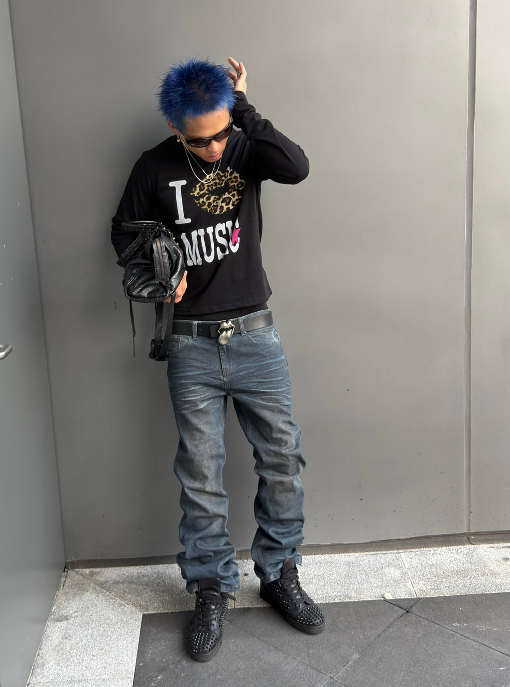 *RYE CHASIN “I KISS MUSIC” Y2K VINTAGE LONG SLEEVE TEE