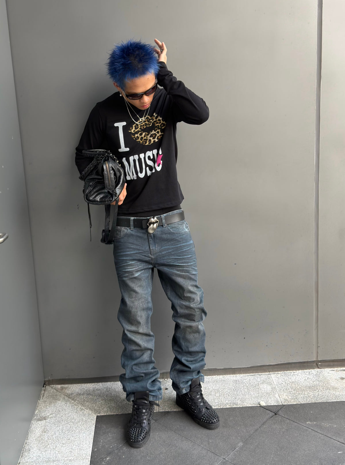 *RYE CHASIN “I KISS MUSIC” Y2K VINTAGE LONG SLEEVE TEE