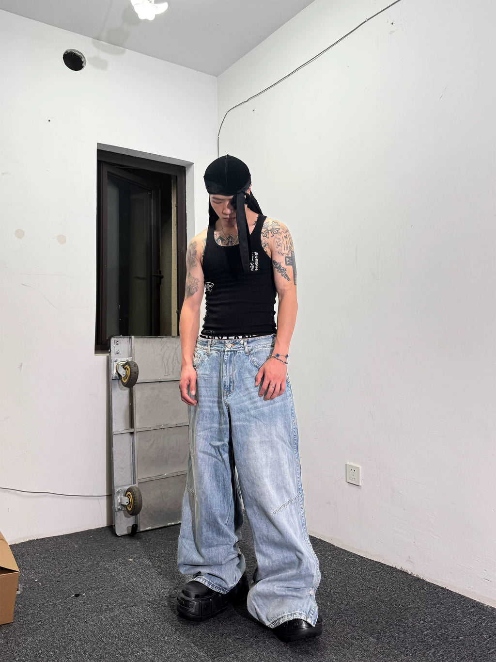 *RYE CHASIN *"MULTI-SAGGIN" WASHED DENIM*