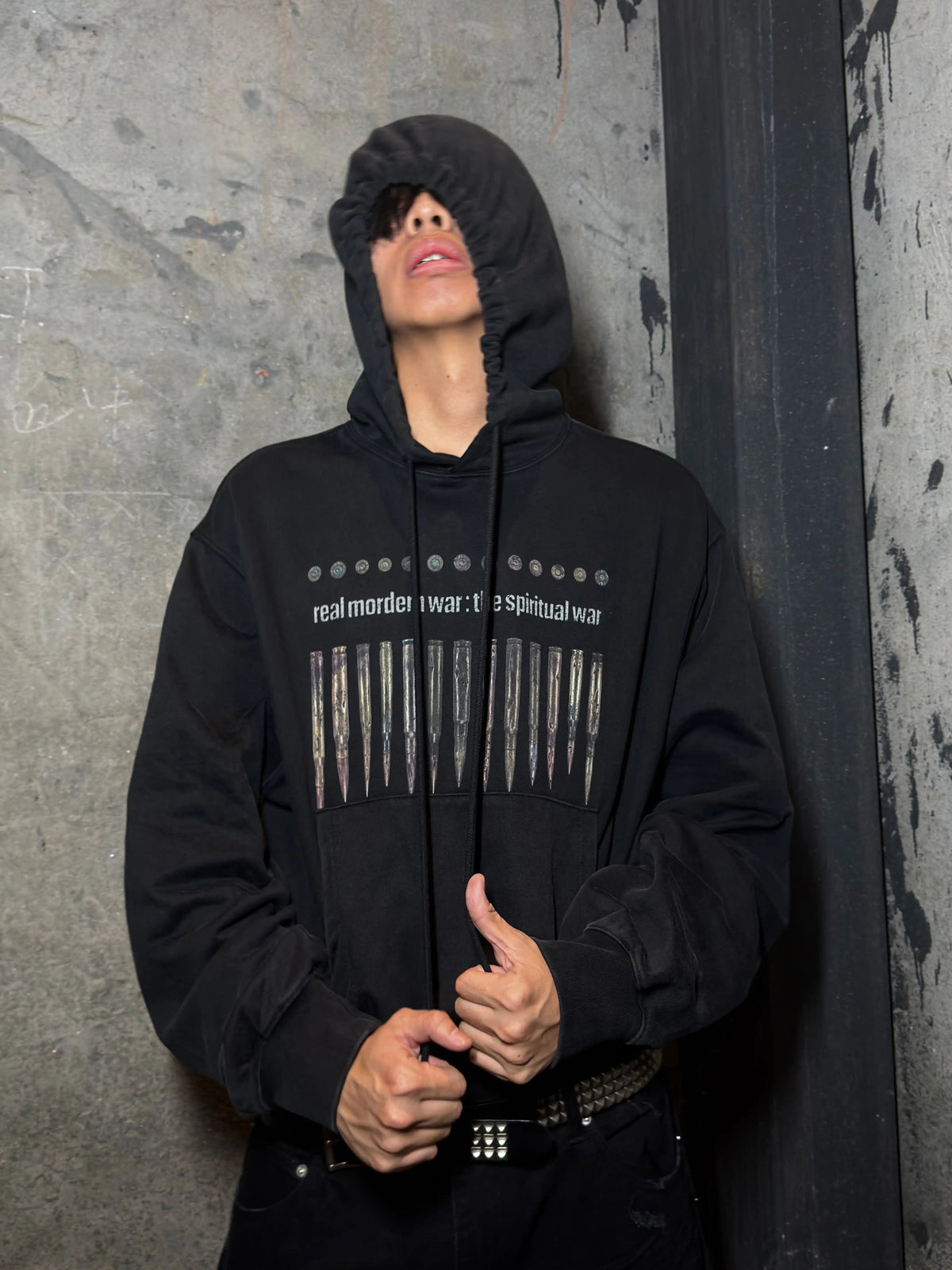 *RYE CHASIN SPIRITUAL WAR DISTRESSED WASH OVERSIZED BLACK PULLOVER HOODIE