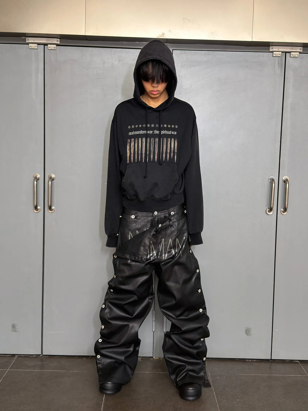 *RYE CHASIN SPIRITUAL WAR DISTRESSED WASH OVERSIZED BLACK PULLOVER HOODIE