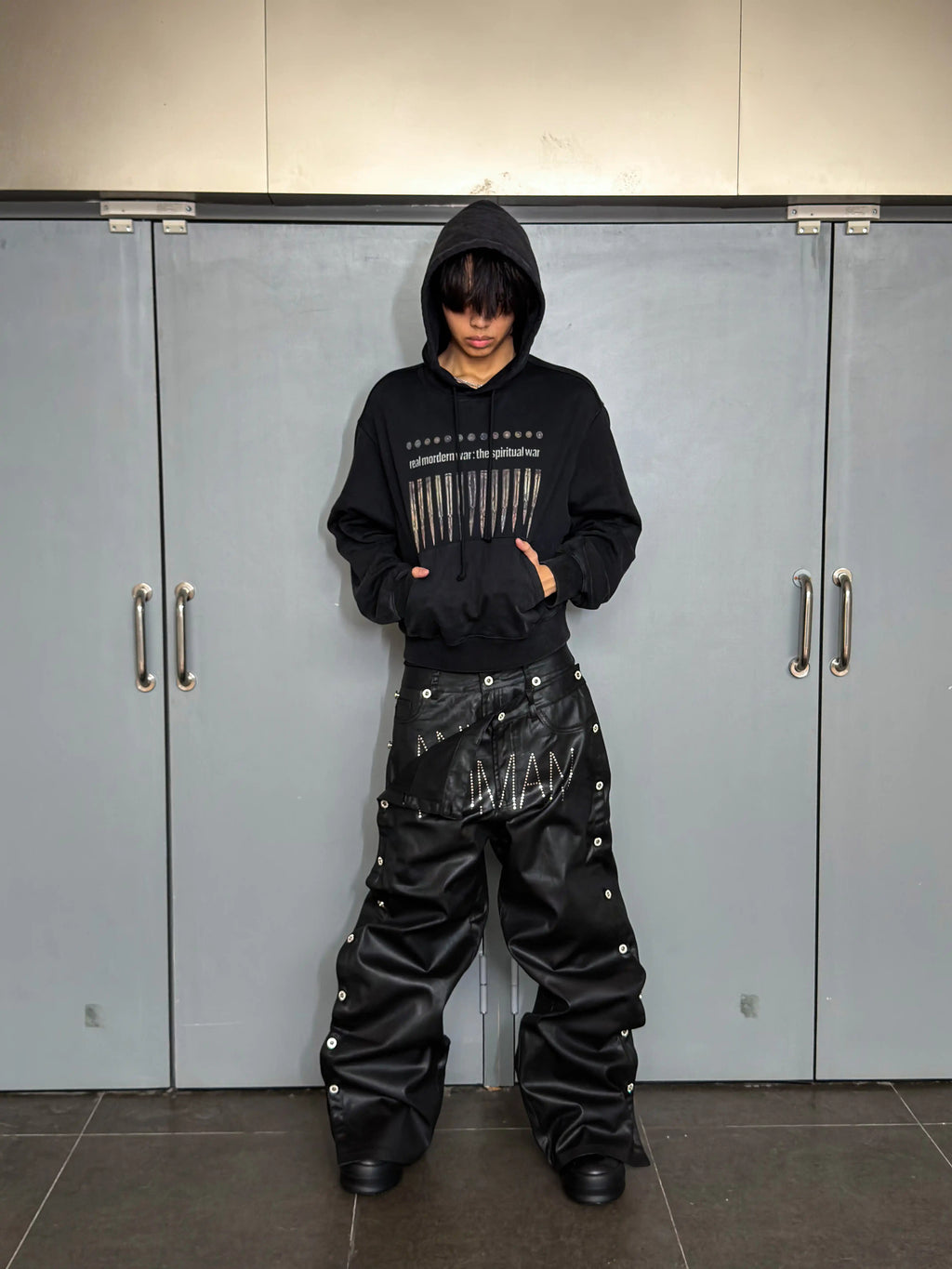 *RYE CHASIN SPIRITUAL WAR DISTRESSED WASH OVERSIZED BLACK PULLOVER HOODIE
