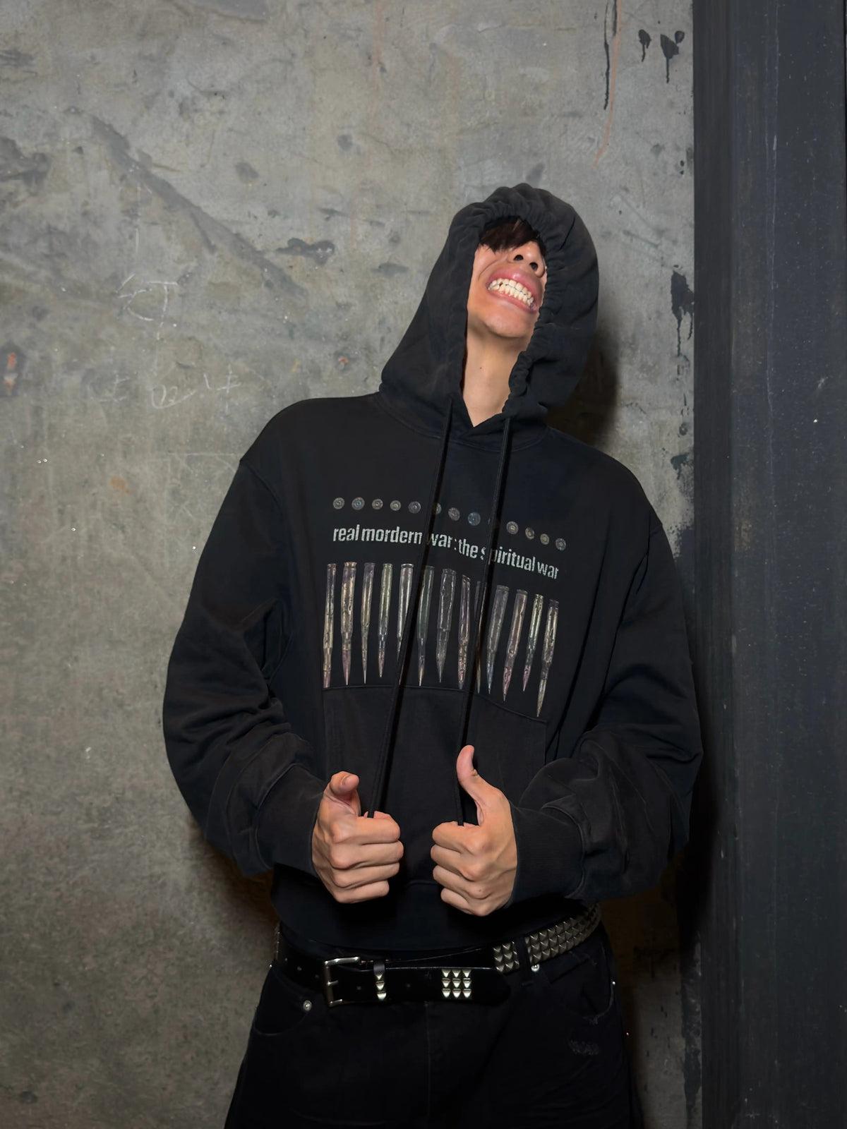 *RYE CHASIN SPIRITUAL WAR DISTRESSED WASH OVERSIZED BLACK PULLOVER HOODIE