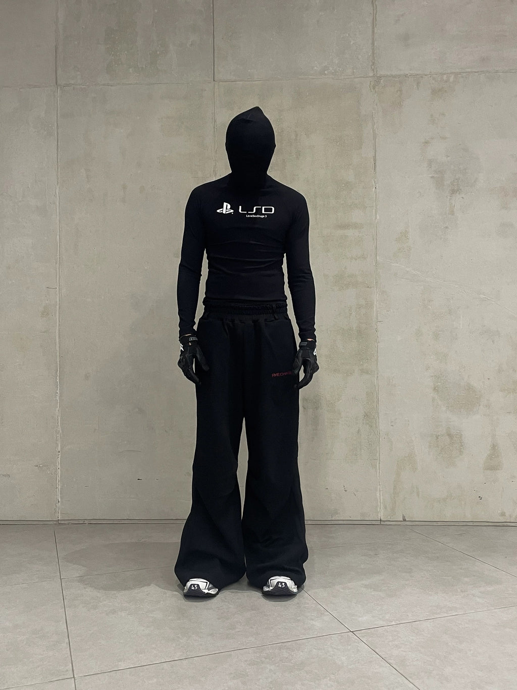 *RYECHASIN BLCK FLARED SWEATPANTS