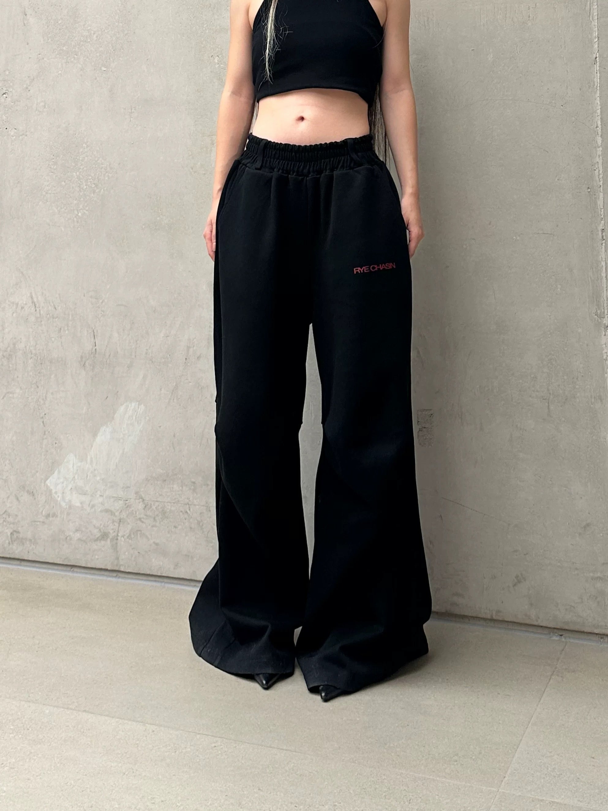 *RYECHASIN BLCK FLARED SWEATPANTS